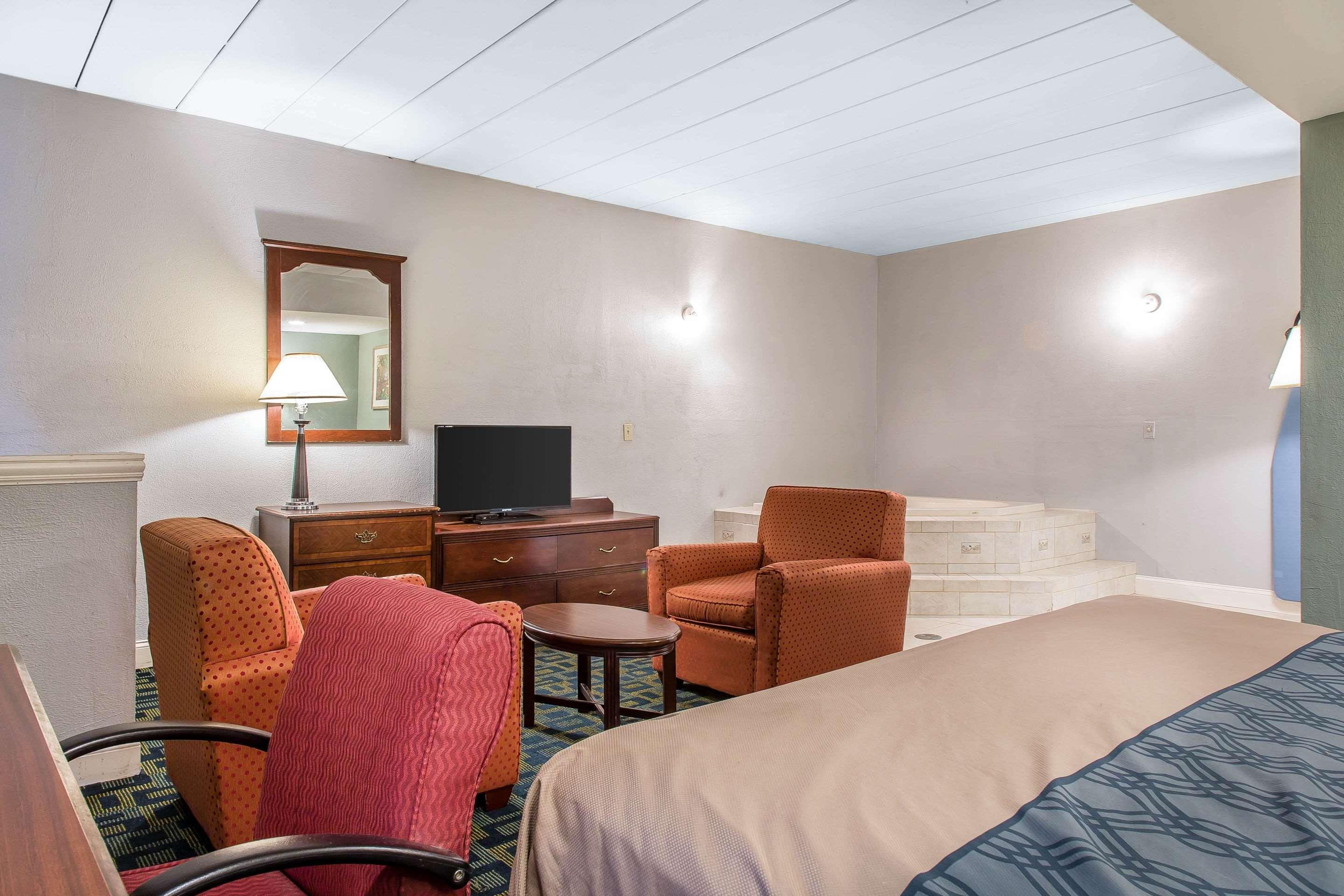 Econo Lodge Cranston - Providence Exterior photo